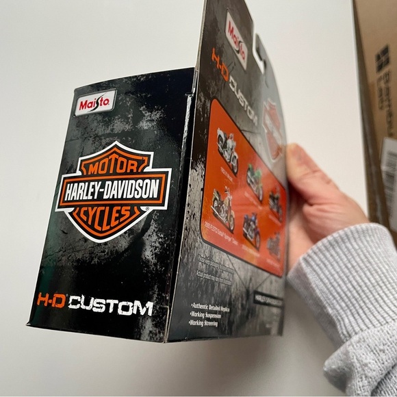 NIB Maisto Harley-Davidson Motorcycles Model Series 37 1:18 H-D Custom - Picture 5 of 6